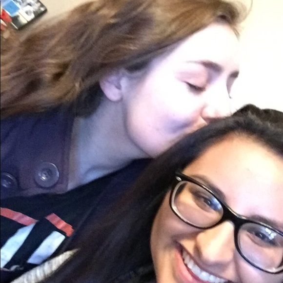 Meet your Posher, Azleen - Picture 4 of 8